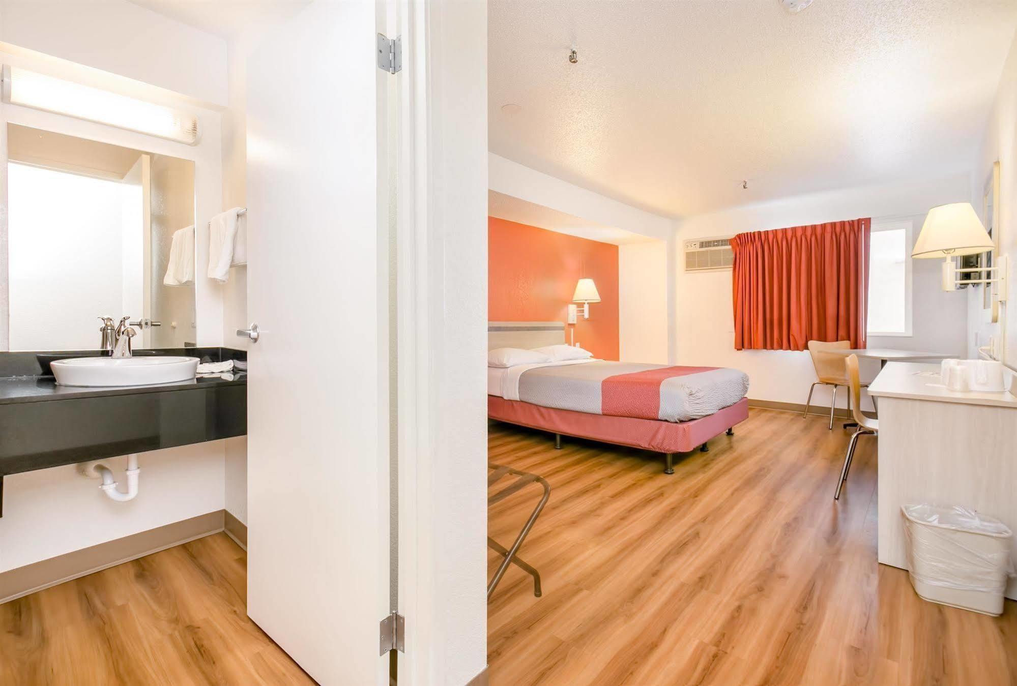 Motel 6 Minneapolis Airport - Mall Of America Εξωτερικό φωτογραφία
